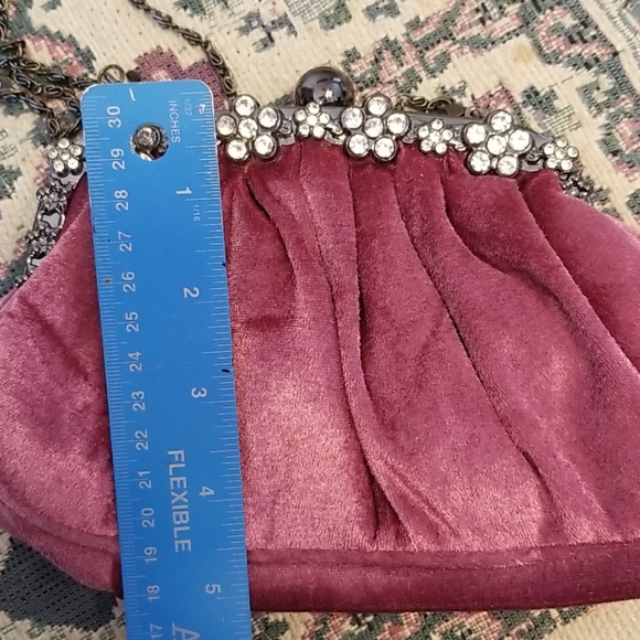 Cargo fuzzy pink clutch - Picture 5 of 7